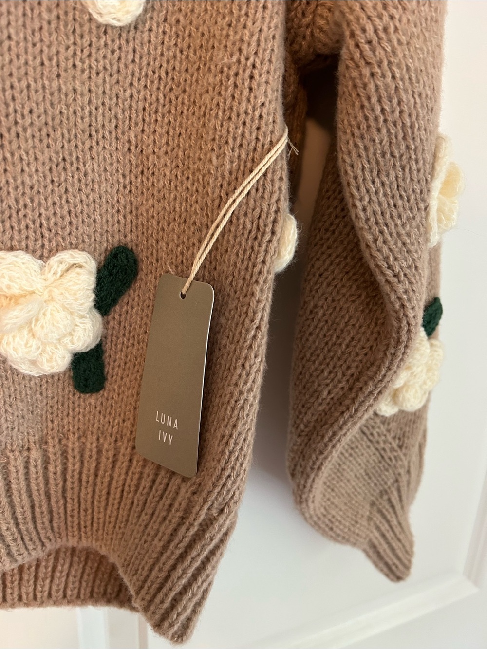 Luna & Ivy Tan with Cream flowers Floral Knit Cardigan Small NWT - Picture 2 of 8